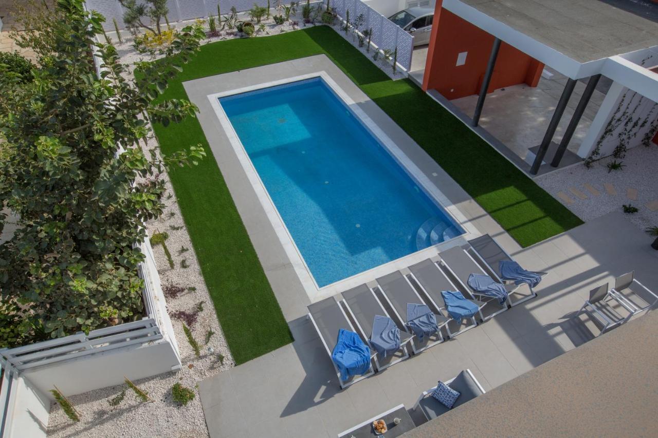 Colour Residences โปรทาราส ภายนอก รูปภาพ