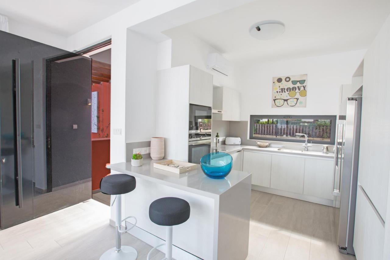 Colour Residences โปรทาราส ภายนอก รูปภาพ